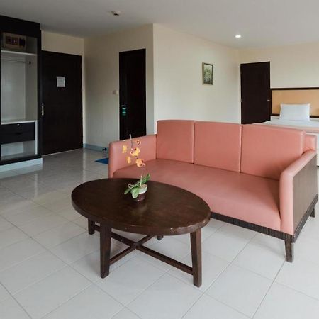 Nice Beach Hotel Rayong Extérieur photo