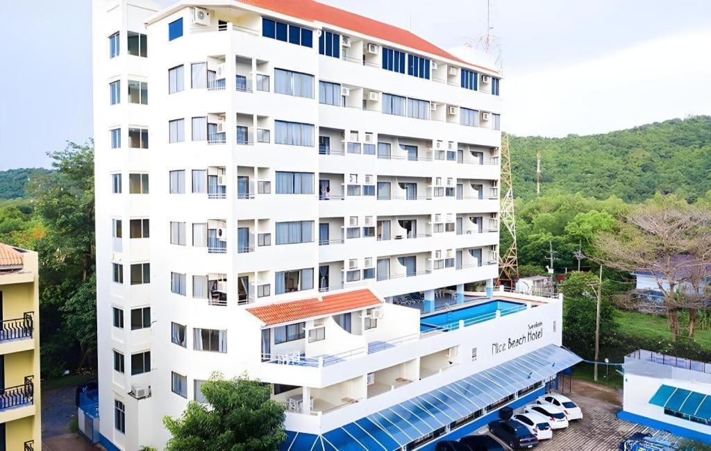 Nice Beach Hotel Rayong Extérieur photo