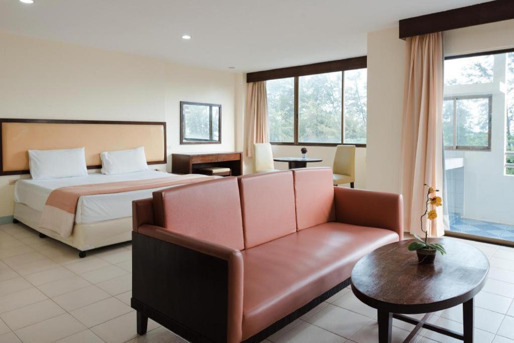 Nice Beach Hotel Rayong Extérieur photo