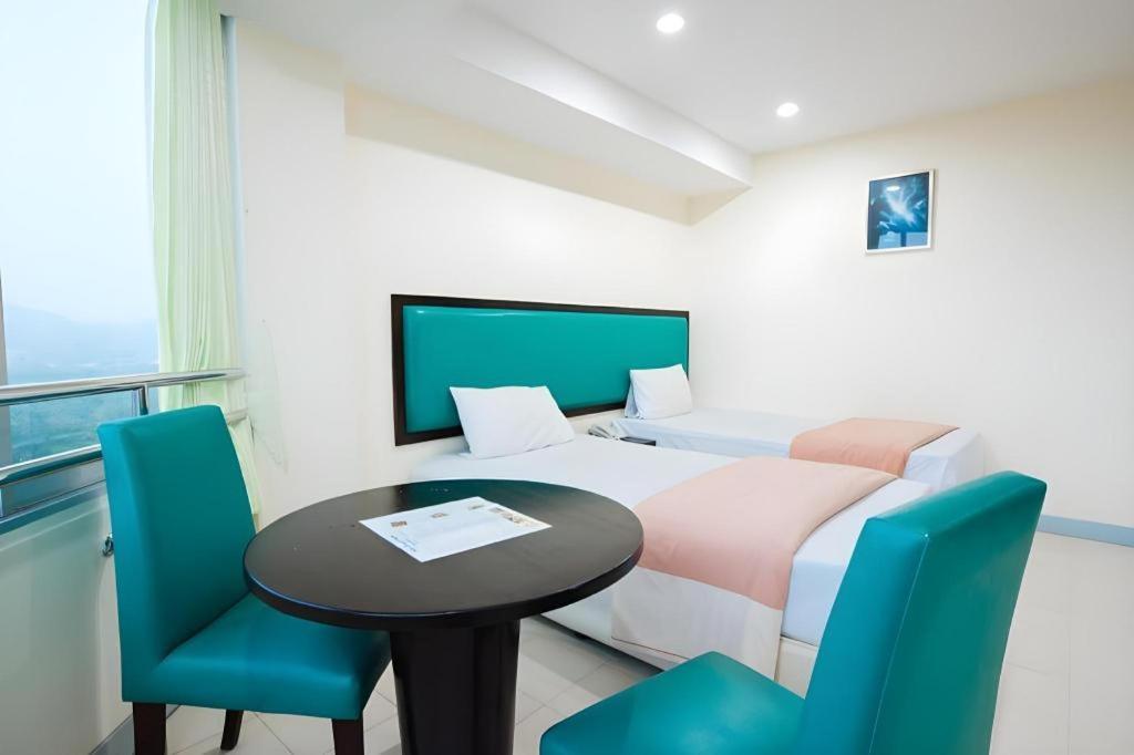 Nice Beach Hotel Rayong Extérieur photo