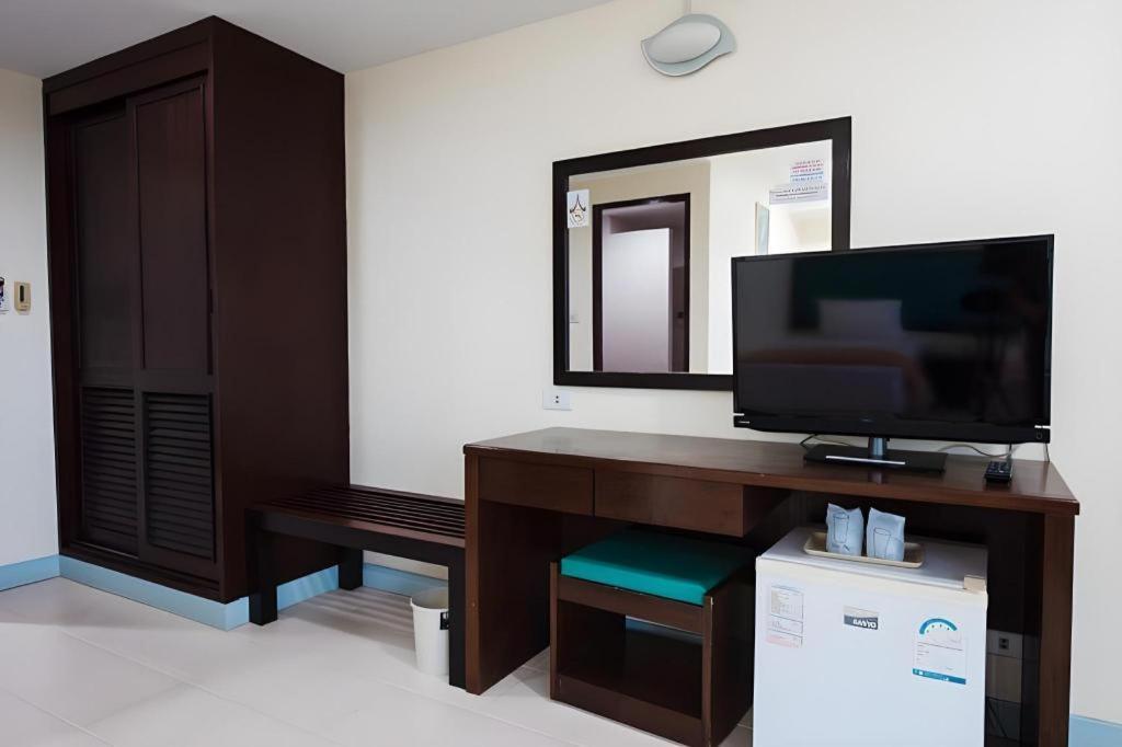 Nice Beach Hotel Rayong Extérieur photo