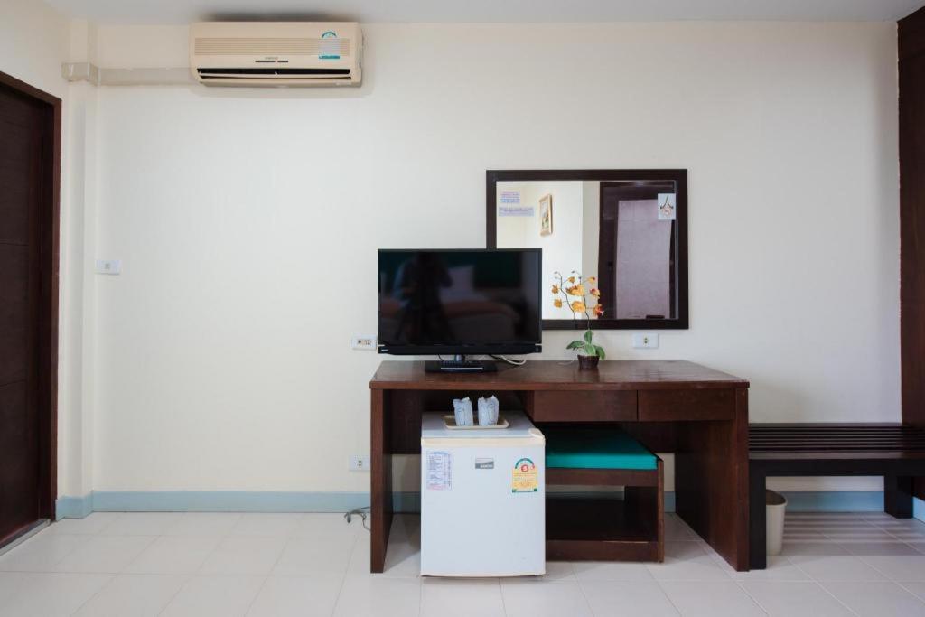 Nice Beach Hotel Rayong Extérieur photo