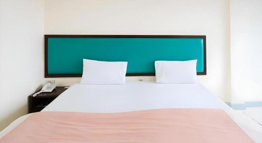 Nice Beach Hotel Rayong Extérieur photo