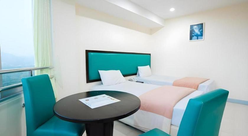 Nice Beach Hotel Rayong Extérieur photo