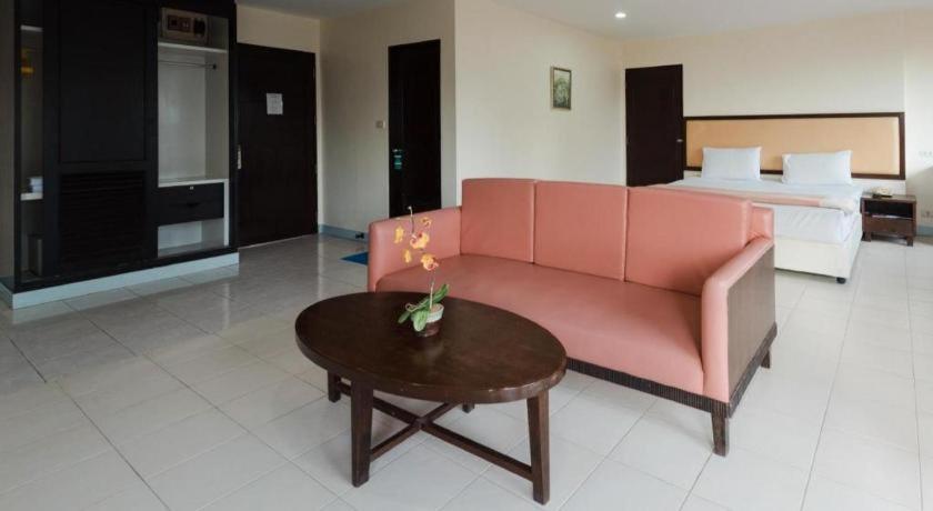Nice Beach Hotel Rayong Extérieur photo