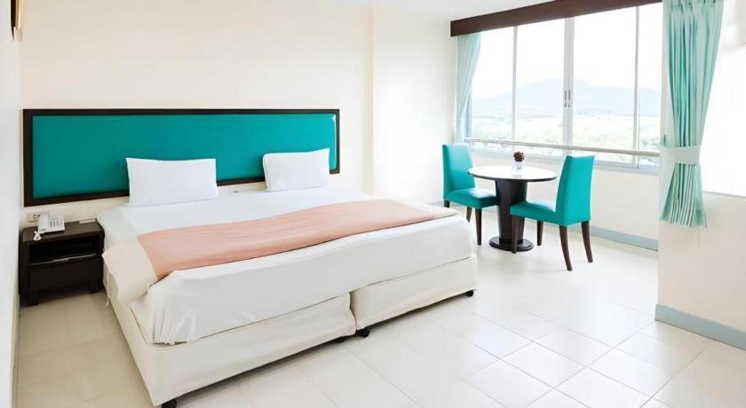 Nice Beach Hotel Rayong Extérieur photo