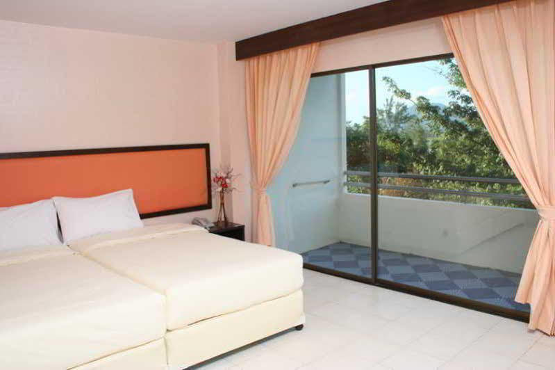 Nice Beach Hotel Rayong Extérieur photo