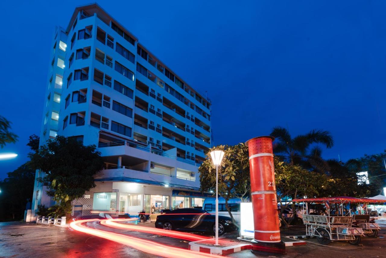 Nice Beach Hotel Rayong Extérieur photo