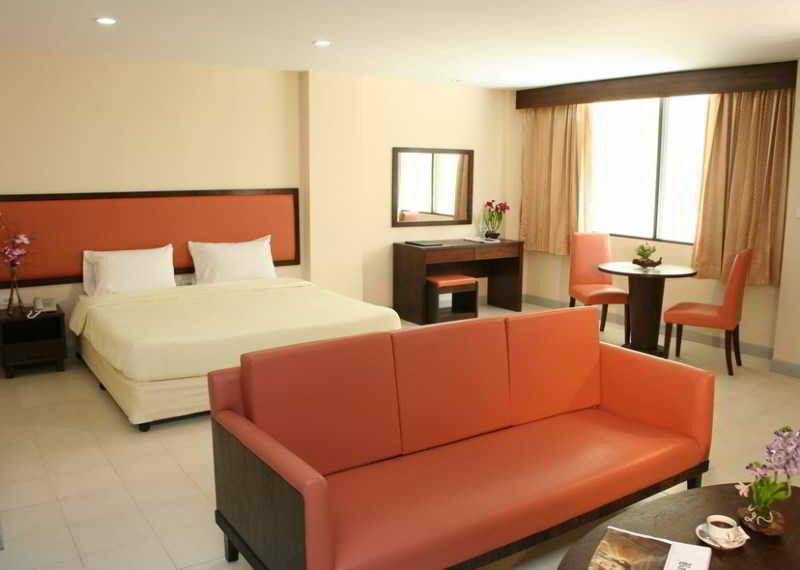 Nice Beach Hotel Rayong Extérieur photo